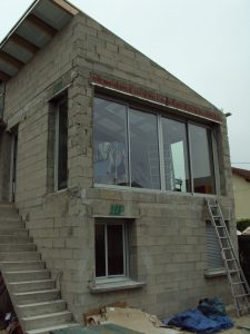 malfaçon construction baie vitrée, manque de linteau principal